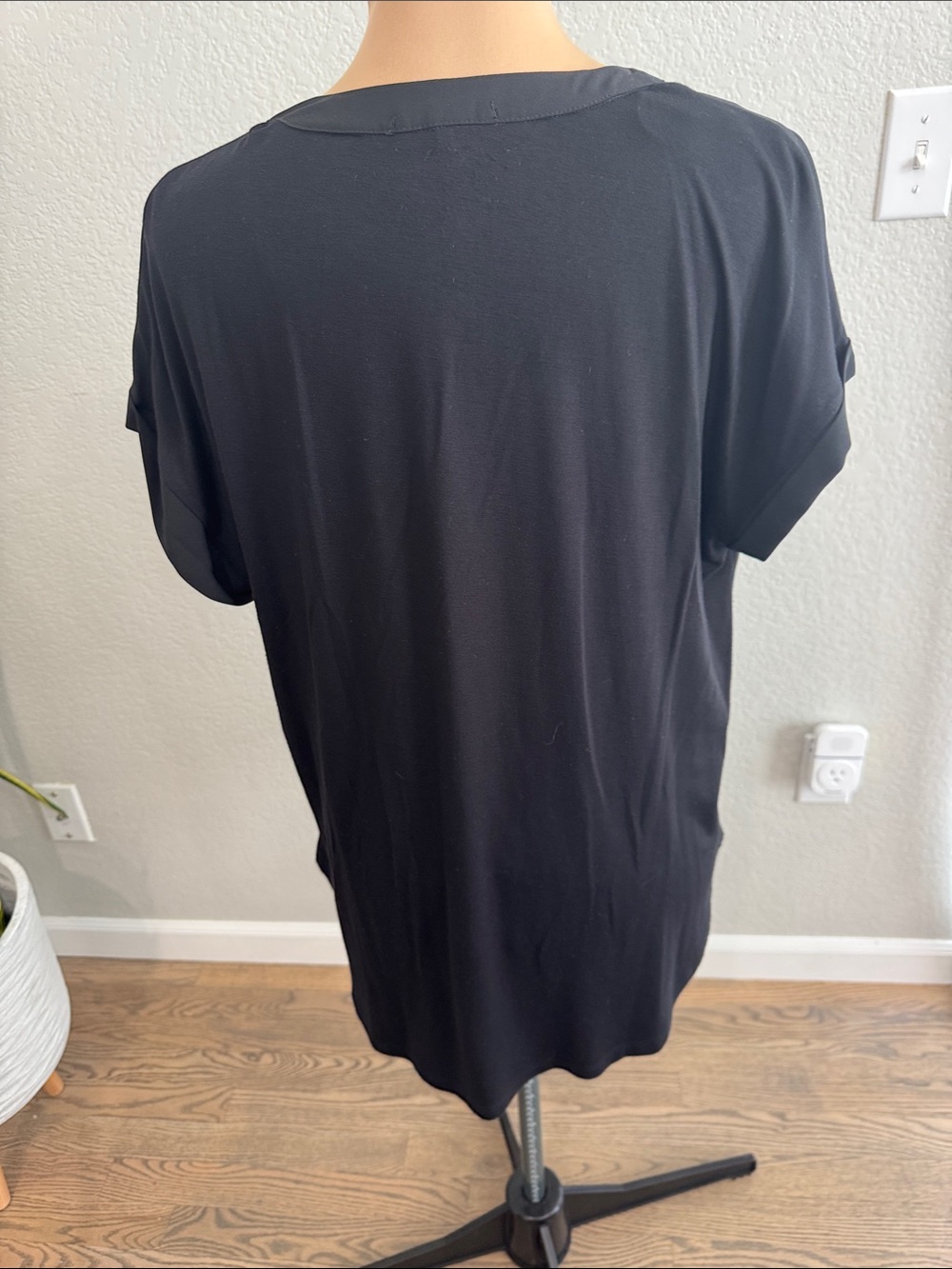 Pleione Black Split-Neck Short Sleeve Blouse - Picture 3 of 3